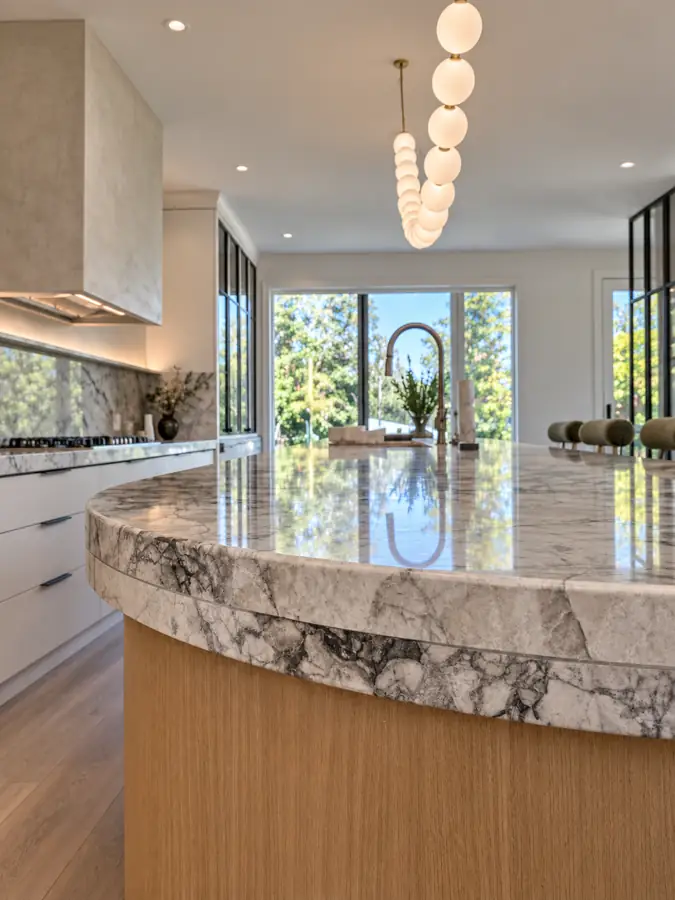Kitchen: Stone edge at the curved island corner