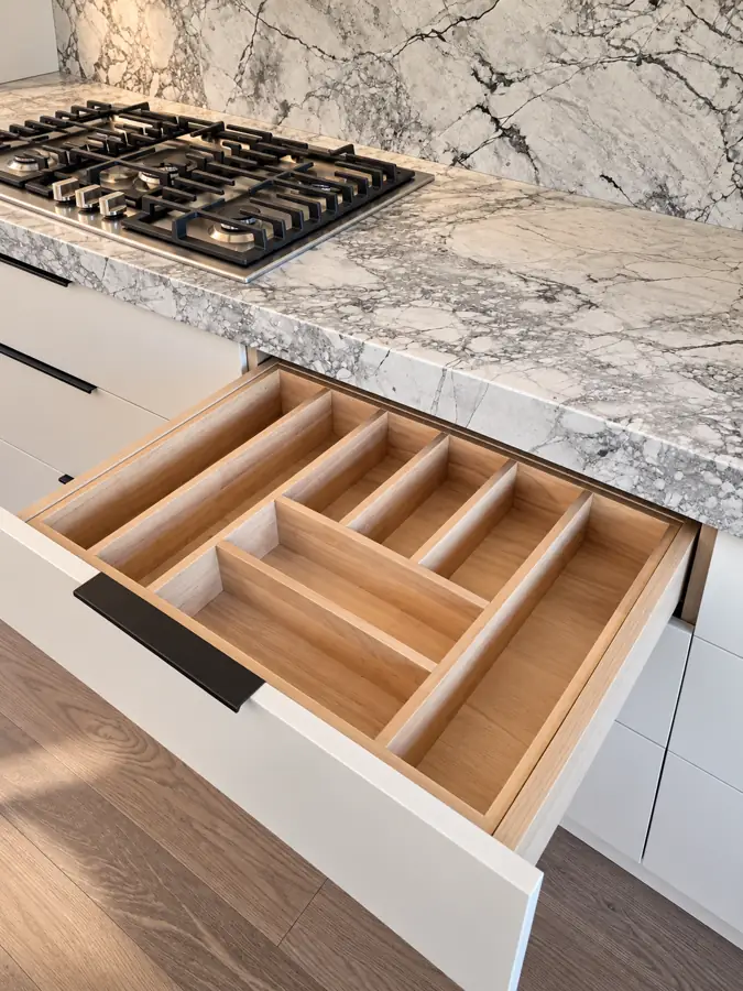 Kitchen: Cutlery drawer, oak insert